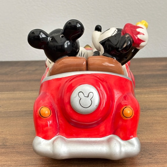 Walt DISNEY Salt & Pepper Shakers Magnetic MICKEY & MINNIE MOUSE Retro Red CAR 3 - Picture 6 of 15